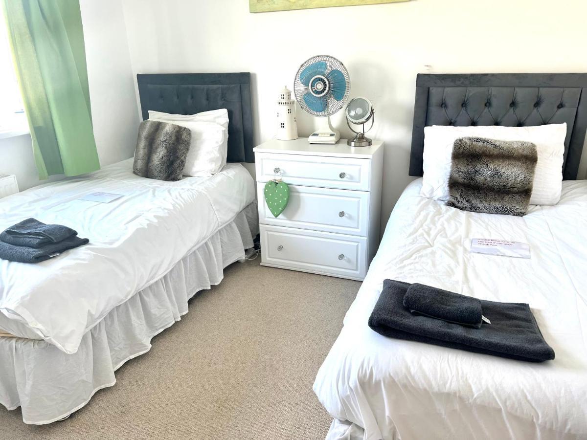 Stunning Beach Front House - Sleeps 6 Pwllheli Exterior foto