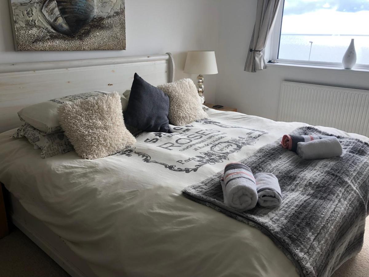 Stunning Beach Front House - Sleeps 6 Pwllheli Exterior foto