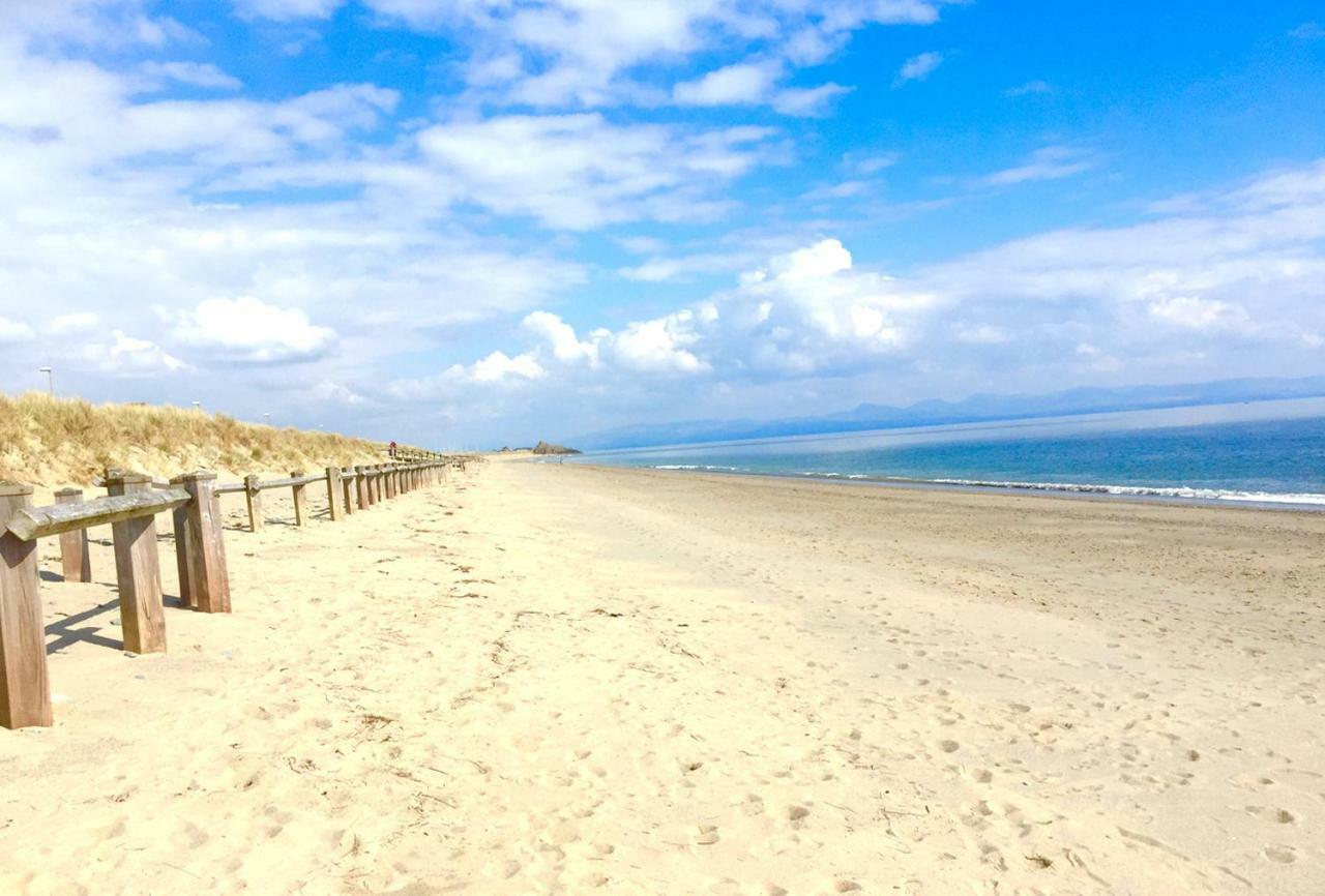 Stunning Beach Front House - Sleeps 6 Pwllheli Exterior foto